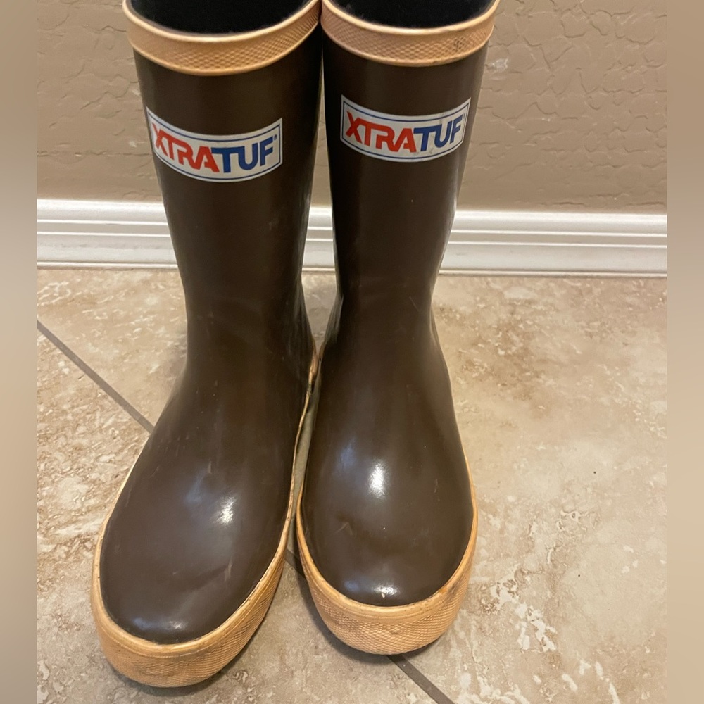 Boys rain boots